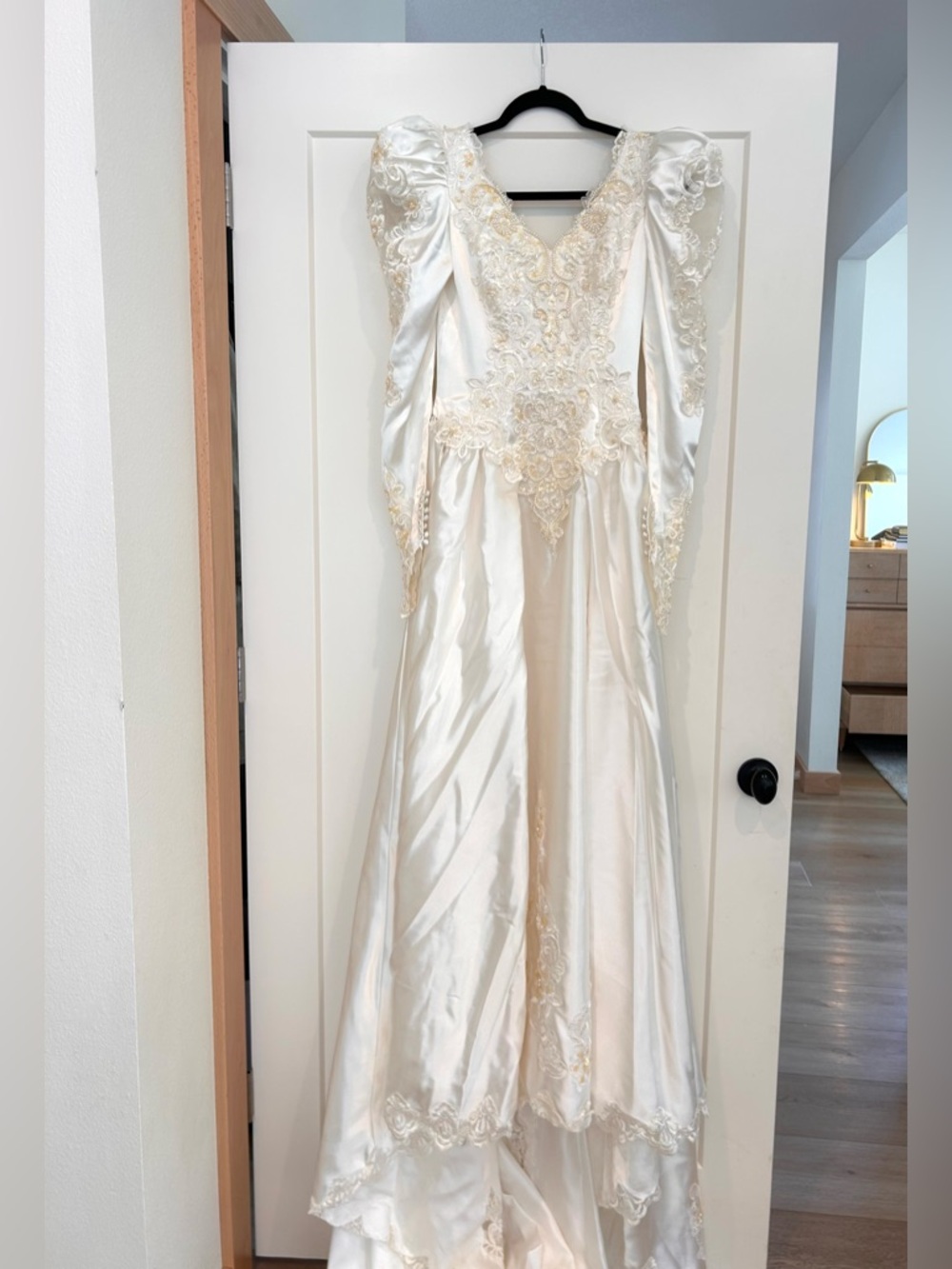 NIB Bridal Original Vintage Wedding Dress White Lace Train Puff Sleeves - Size 6